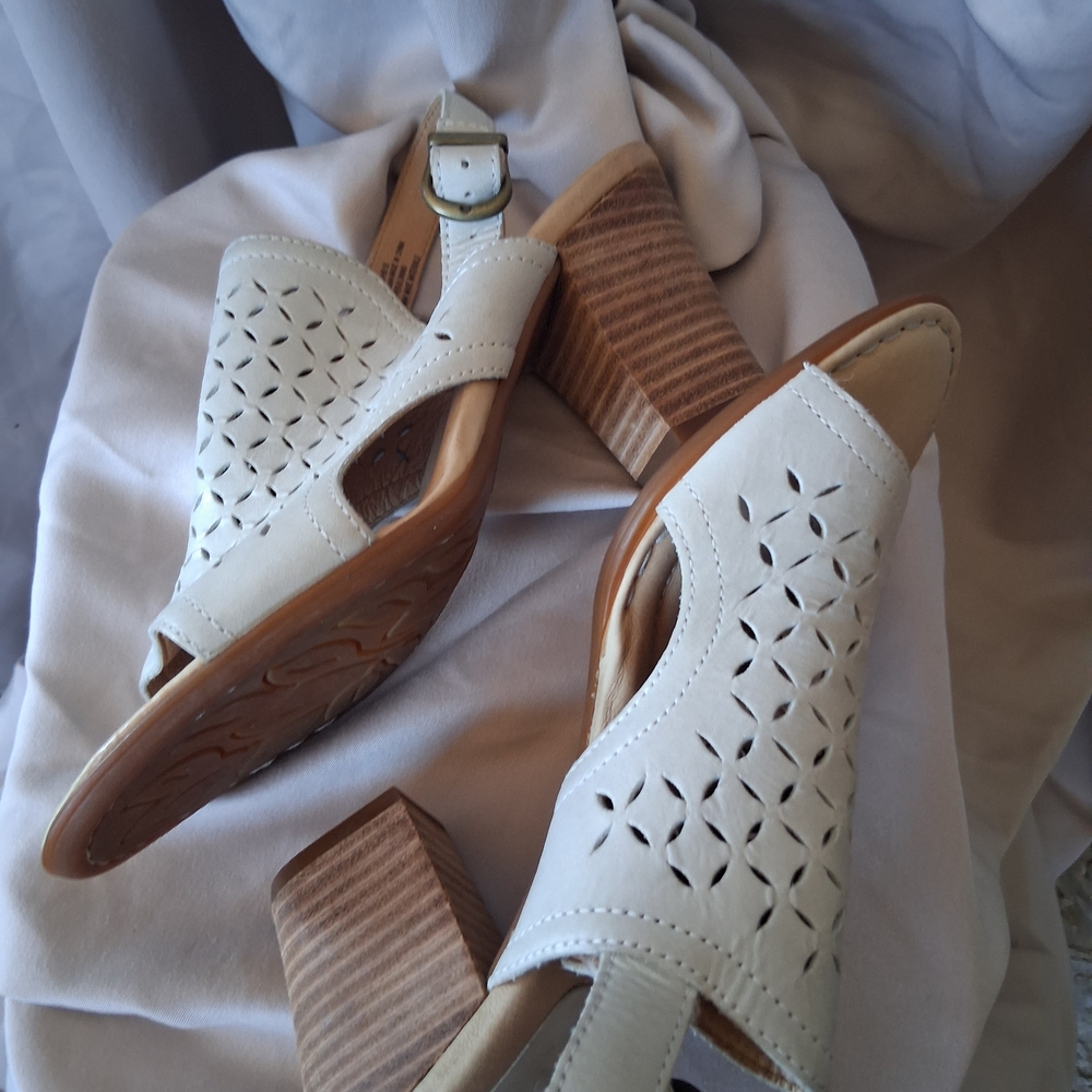 Born Cream Cut-Out Sandals - Picture 4 of 4